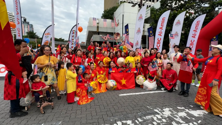 Diễu hành áo dài mừng Quốc khánh Việt Nam tại Malaysia